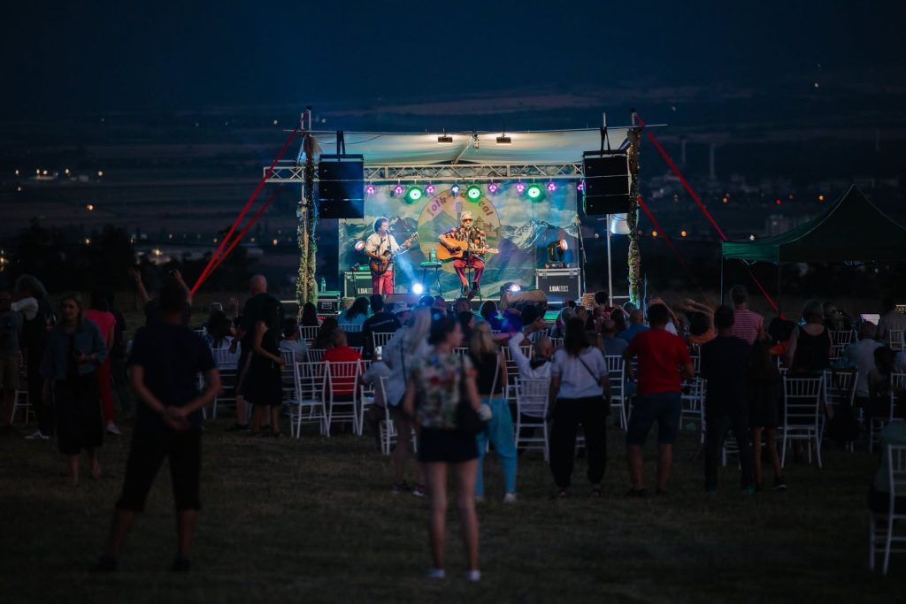 Trei zile de muzică folk și atmosferă de festival pe Dealul Galațiului „Folk pe Deal” revine în acest weekend cu zeci de artiști
